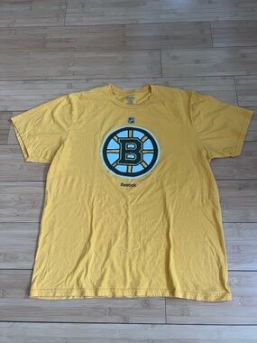 Reebok Men's Boston Bruins Yellow Graphic Tee with Black & White Logo
